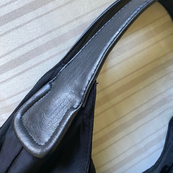 HOBO International | Black Victorian Nylon Large Hand Travel Shoulder Bag - Picture 4 of 10